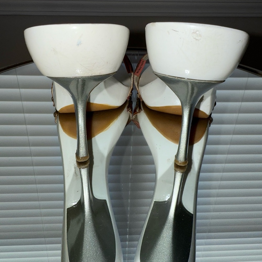 Steve Madden White Kitty Heels 👠 - Picture 5 of 9